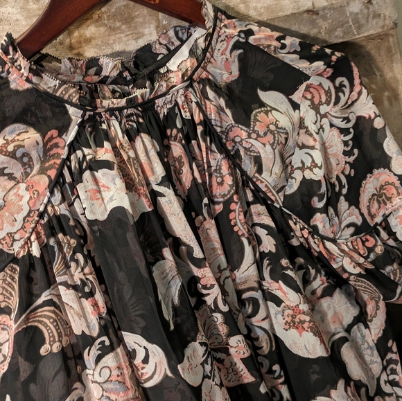 Flair sleeve "Loft" blouse.   Med. - Picture 4 of 7